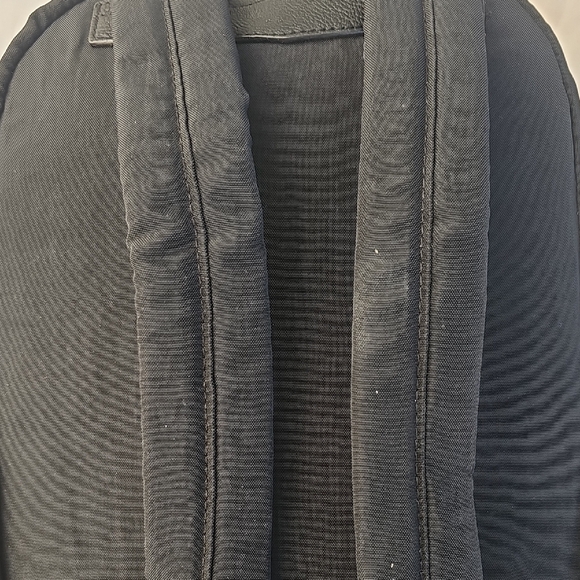 Classic Black Canvas Backpack with Contrast Straps - Picture 4 of 7